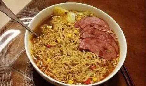 带你吃瓜吐槽吃泡面,带你领略美食与娱乐的双重魅力