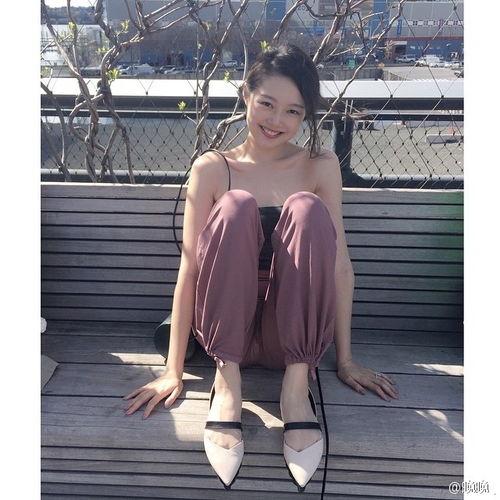 晚晚吃瓜头像,揭秘网络红人的魅力与争议