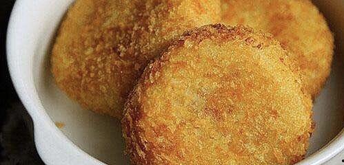 炸糕宝宝吃瓜,炸糕宝宝与瓜果乐园的甜蜜邂逅