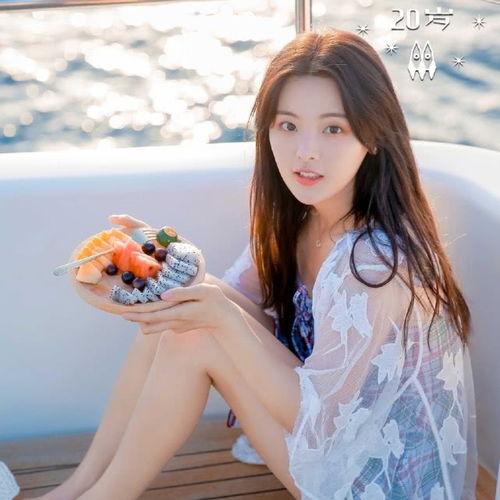 杨超越吃瓜表情,表情包界的“新宠”