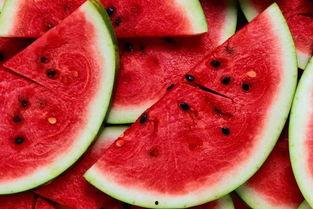 吃脆瓜是上火吗,揭秘夏日消暑佳品的上火之谜